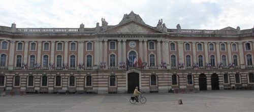 ... ho... ho... Toulouse...