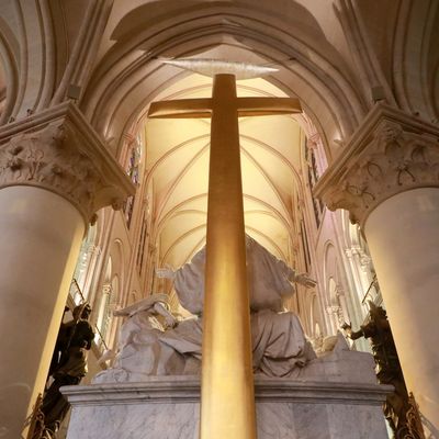 Cathédrale Notre Dame de Paris : le déambulatoire autour du choeur
